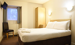 Double Room accommodation at the Tongadale Hotel in Portree