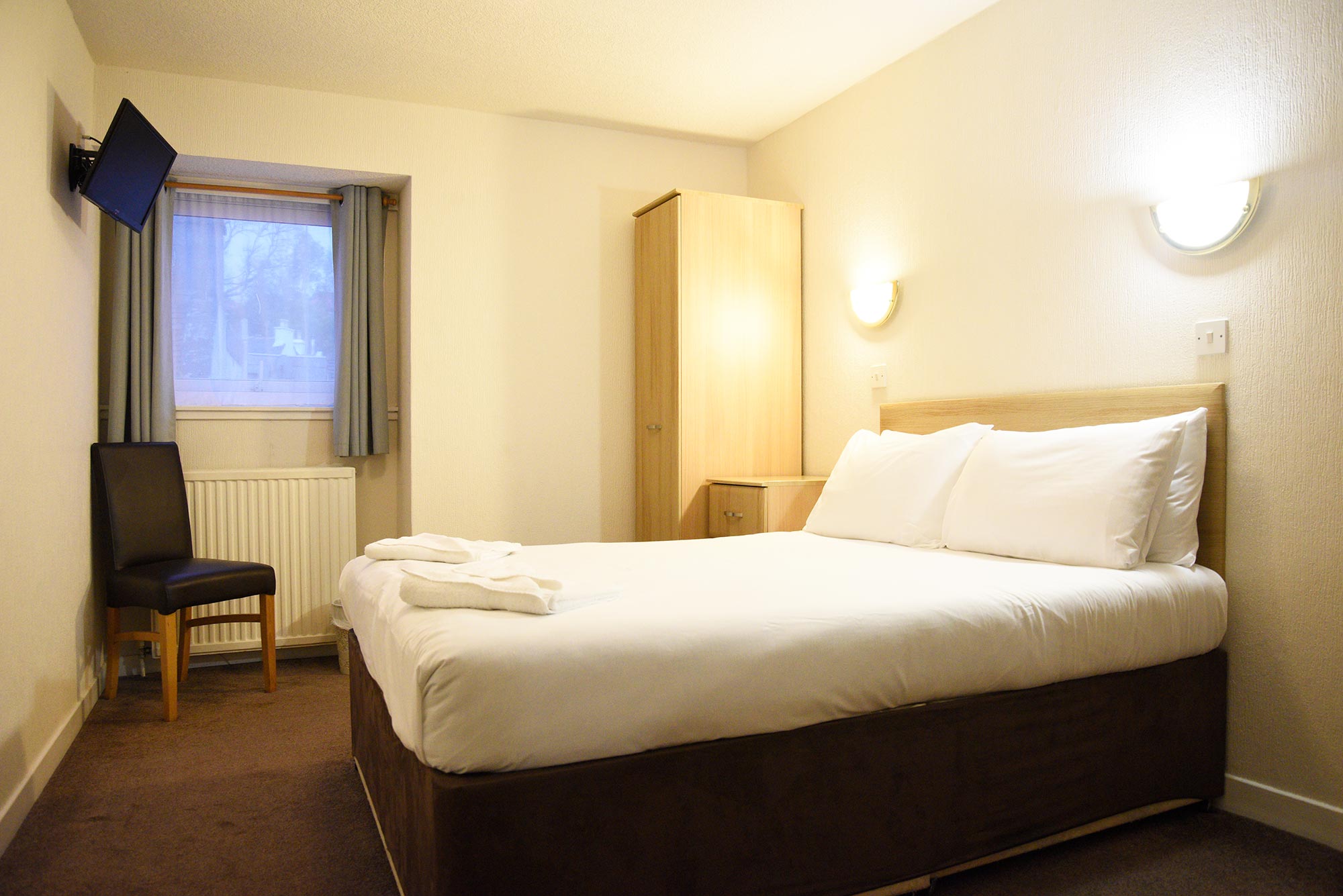 Comfortable Double Room en suite accommodaton rooms at the Tongadale Hotel
